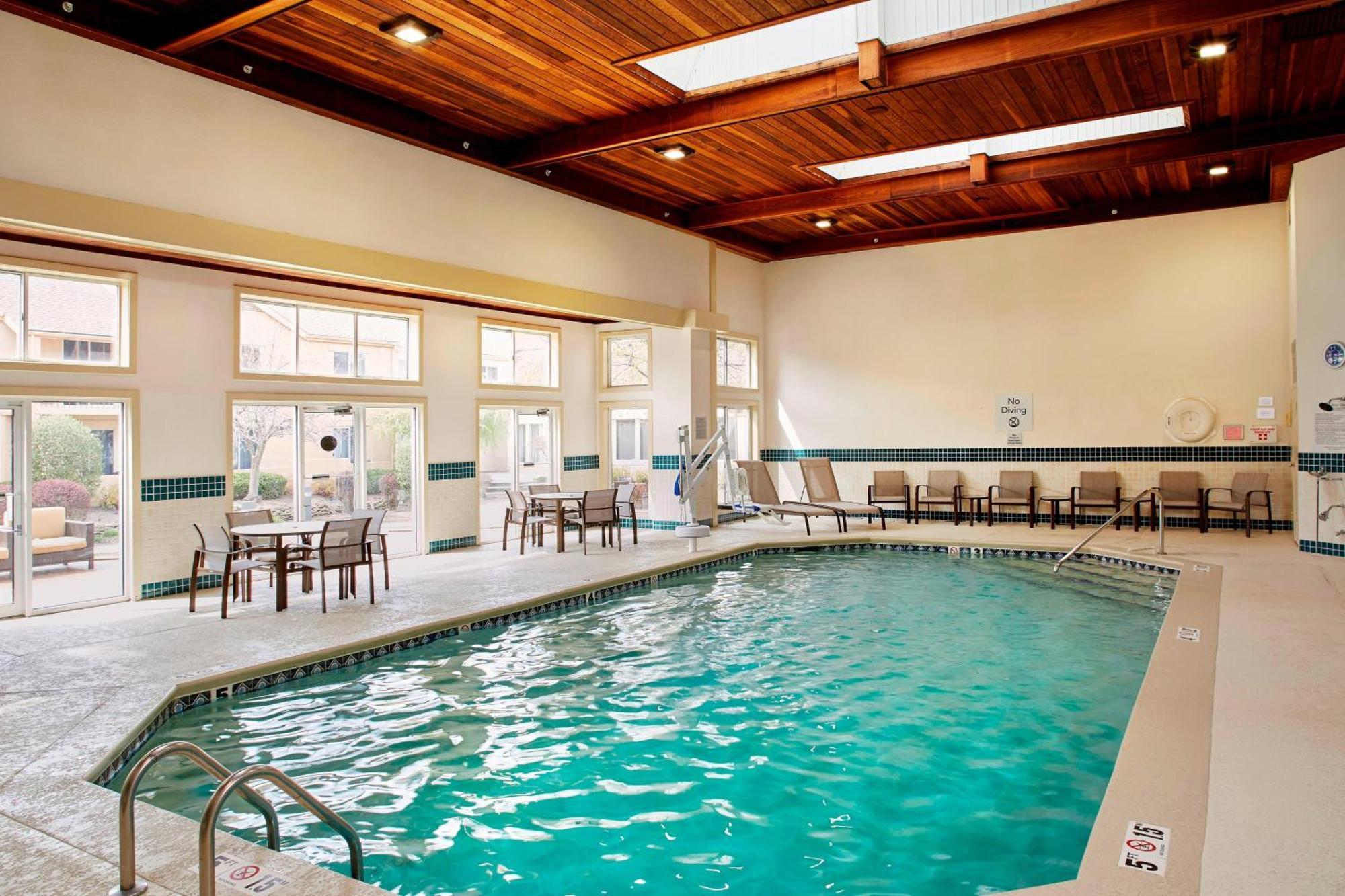 Courtyard By Marriott Lansing Hotel Buitenkant foto